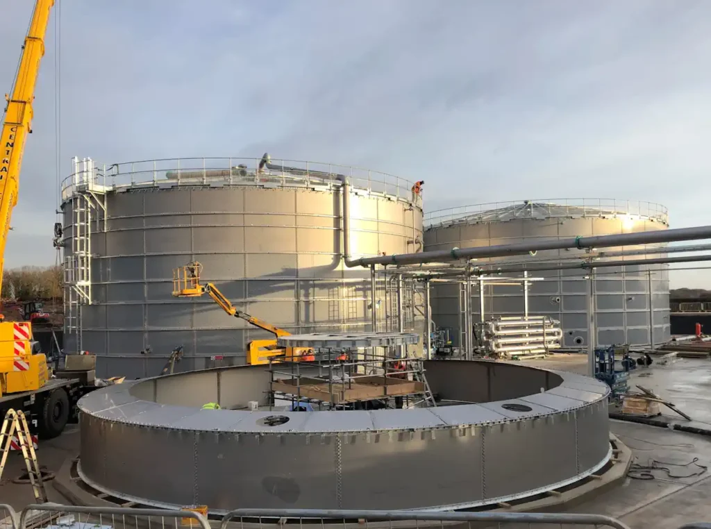 For digesters and a hydrolysis tank in Australia being built by STORTEC at a new food waste to energy facility, mixing systems from Landia Pumps UK are being installed.